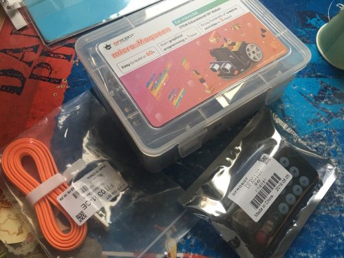 Click to view full screen Robot educativo para niños Maqueen V4.0 micro:bit/Arduino | Plataforma educativa para programar robots photo review